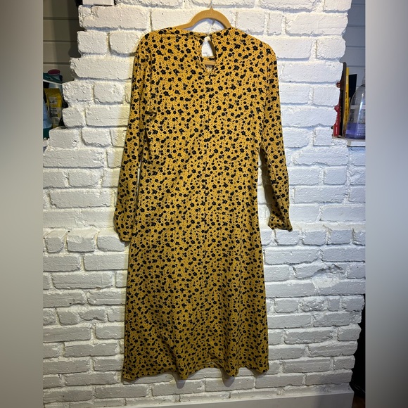 ⚠️🎁3 for $35🎁⚠️ Divided- size M- Maxie dress mustard and black flowers - Picture 2 of 9